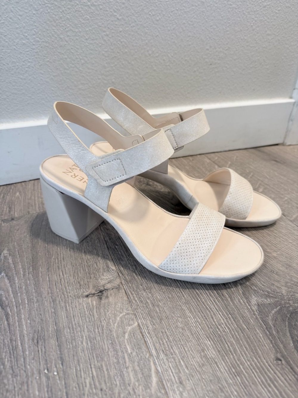 Naturalizer Women's Cream Block Heel Sandals